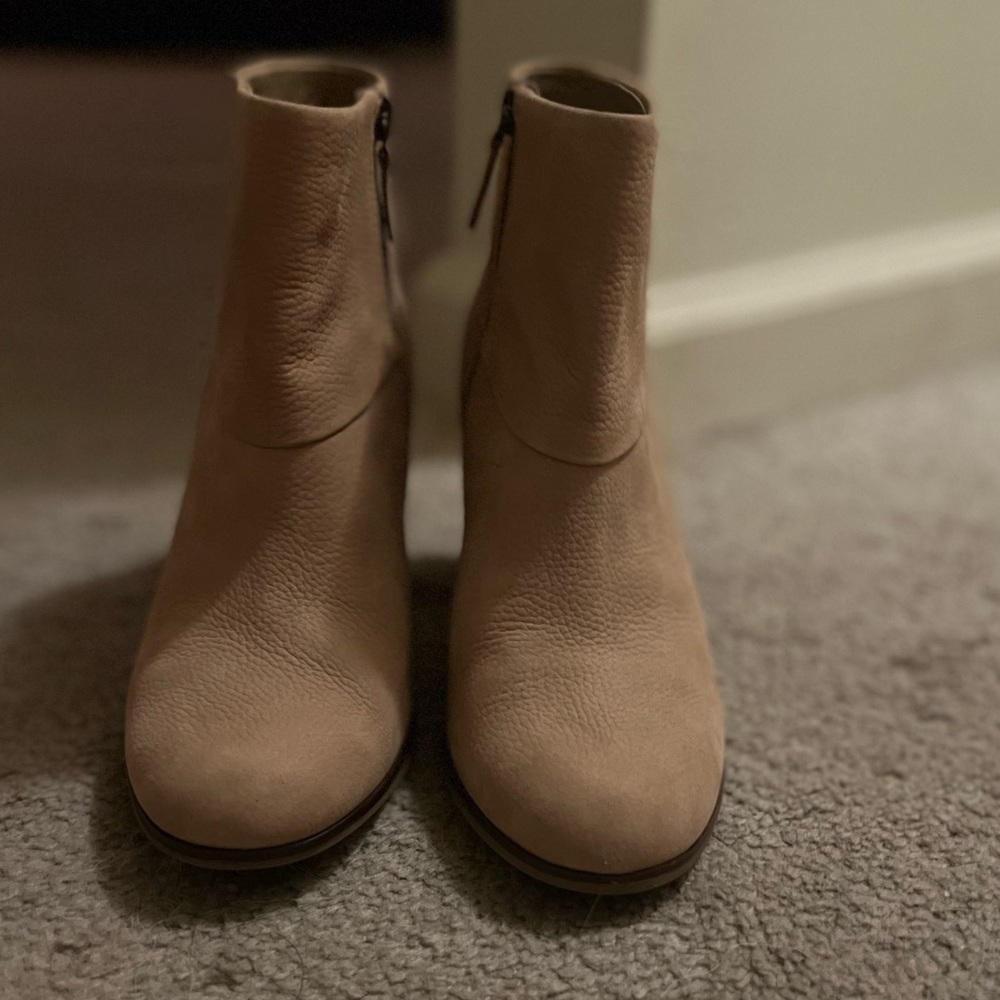Leather thick heel bootie - Picture 6 of 6